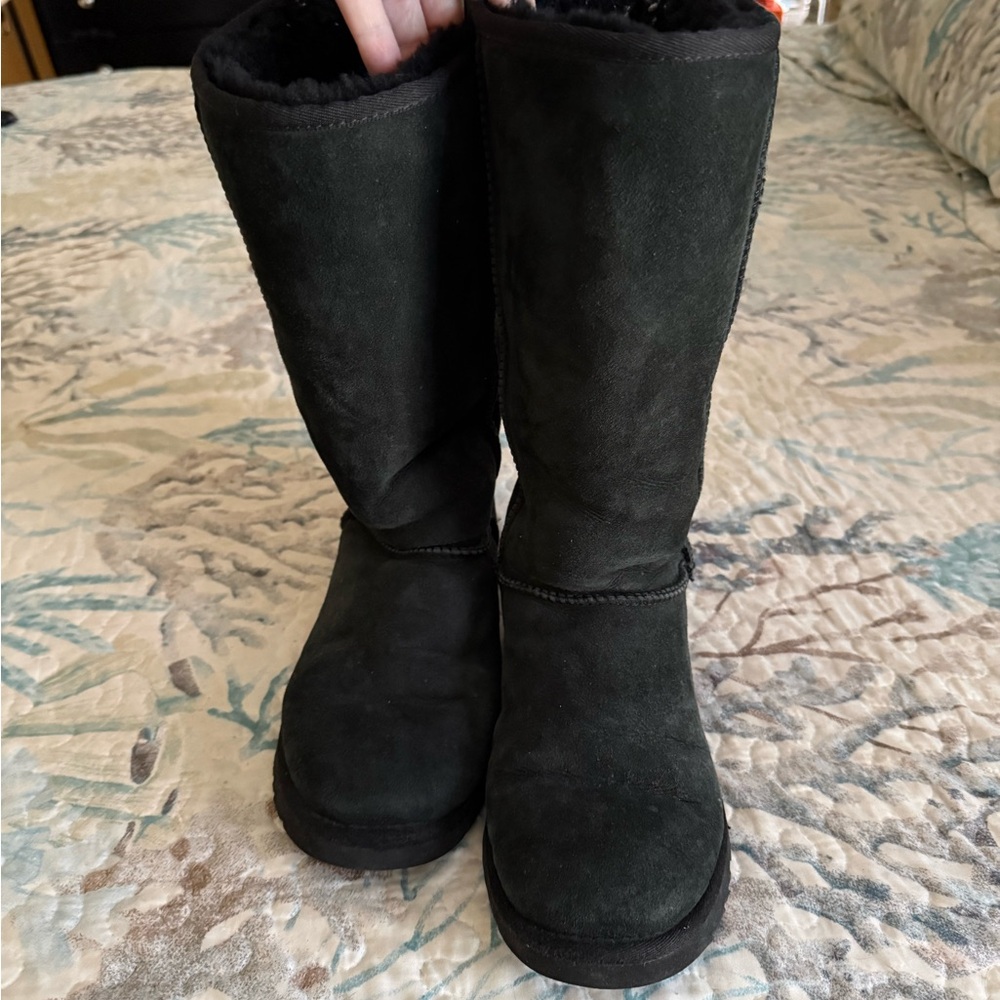 UGG Women's Classic boots in Black